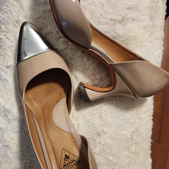 Beige/ silver Fluevog elegant shoes / US size 6.5  glossy leather /made in Peru - Picture 2 of 7